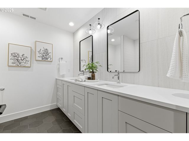 14100 KNAUS Rd, Lake Oswego, OR 97034