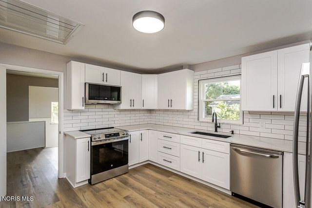 3838 Albon Road, Monclova, OH 43542