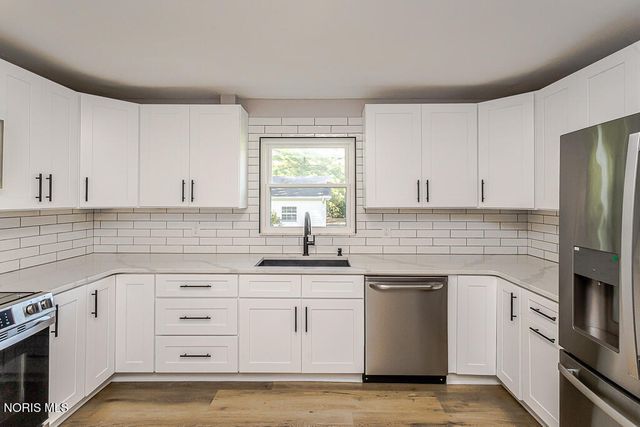 3838 Albon Road, Monclova, OH 43542