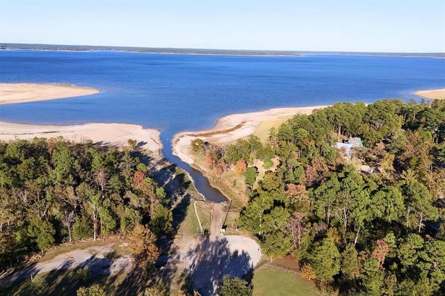 1493 Mollywood Road, Zavalla, TX 75980