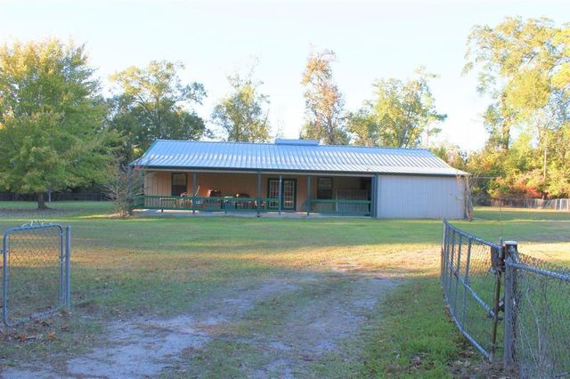 1493 Mollywood Road, Zavalla, TX 75980