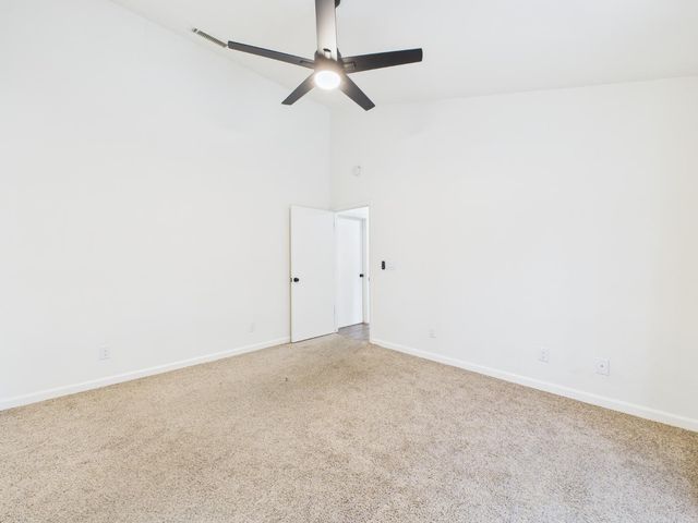 10781 N Windham Bay Circle, Fresno, CA 93730