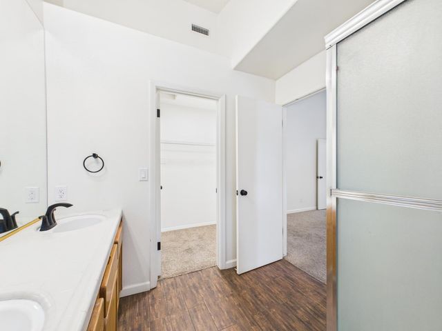 10781 N Windham Bay Circle, Fresno, CA 93730