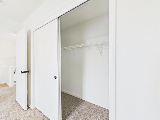 10781 N Windham Bay Circle, Fresno, CA 93730