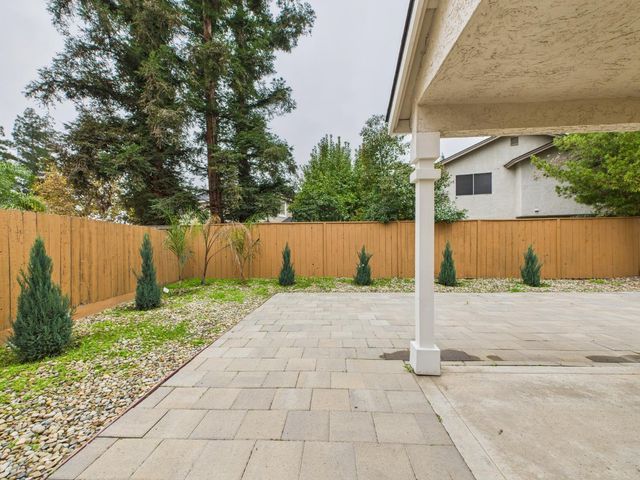 10781 N Windham Bay Circle, Fresno, CA 93730
