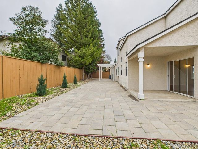 10781 N Windham Bay Circle, Fresno, CA 93730