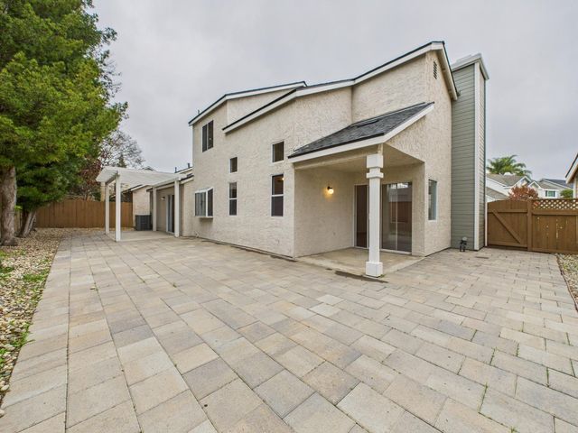 10781 N Windham Bay Circle, Fresno, CA 93730