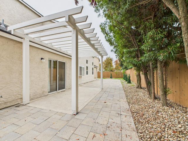 10781 N Windham Bay Circle, Fresno, CA 93730