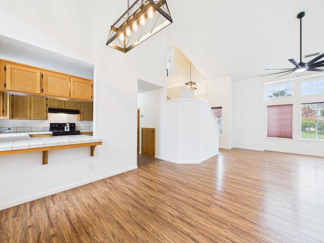 10781 N Windham Bay Circle, Fresno, CA 93730