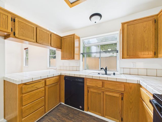 10781 N Windham Bay Circle, Fresno, CA 93730