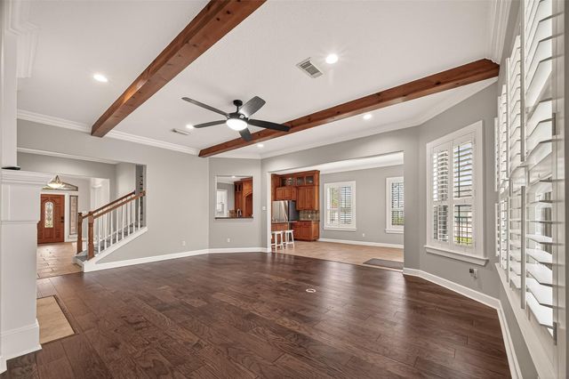 51 English Oak Court, Lake Jackson, TX 77566