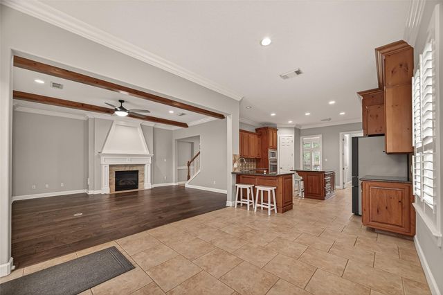 51 English Oak Court, Lake Jackson, TX 77566