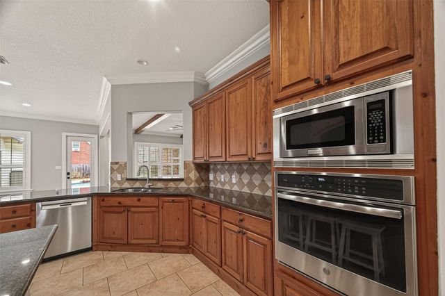 51 English Oak Court, Lake Jackson, TX 77566