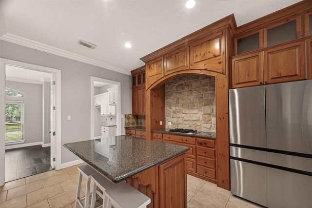 51 English Oak Court, Lake Jackson, TX 77566