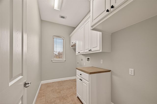 51 English Oak Court, Lake Jackson, TX 77566