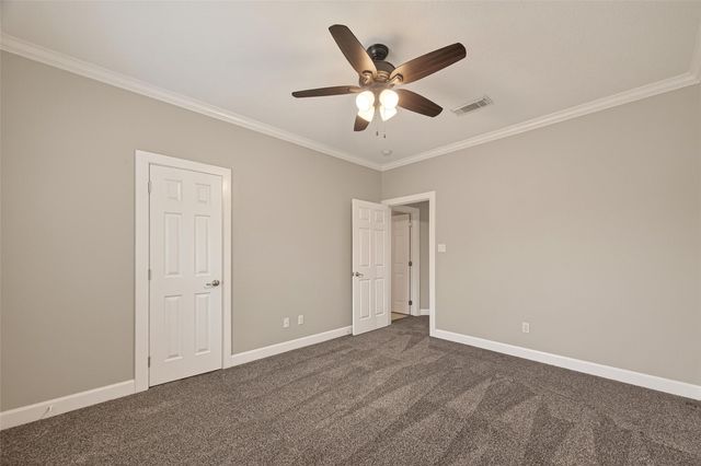 51 English Oak Court, Lake Jackson, TX 77566