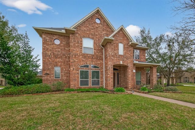 51 English Oak Court, Lake Jackson, TX 77566