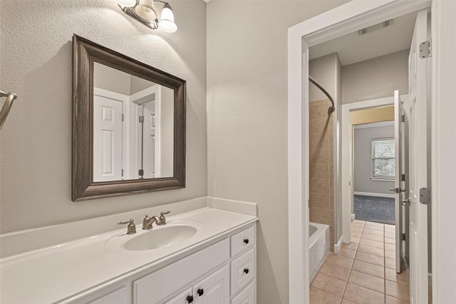 51 English Oak Court, Lake Jackson, TX 77566