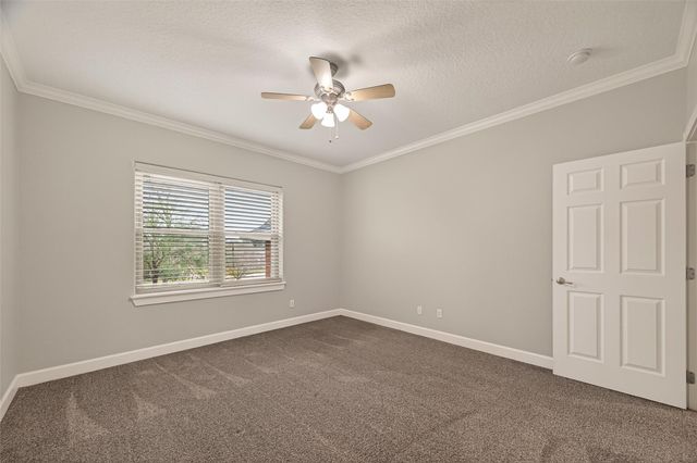 51 English Oak Court, Lake Jackson, TX 77566