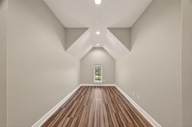 51 English Oak Court, Lake Jackson, TX 77566