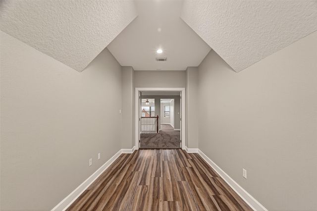 51 English Oak Court, Lake Jackson, TX 77566