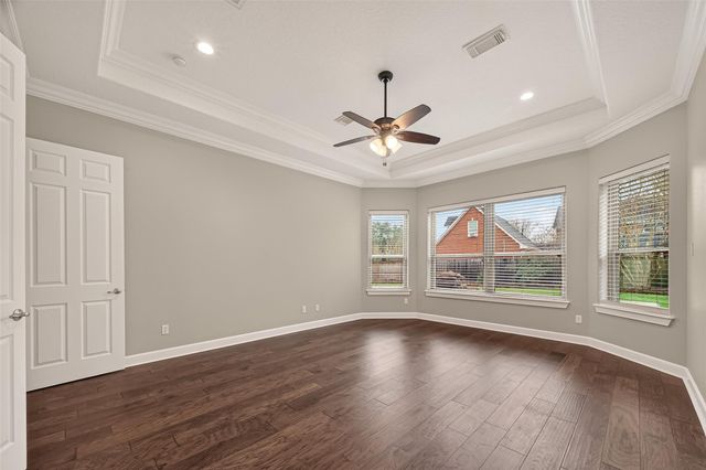 51 English Oak Court, Lake Jackson, TX 77566