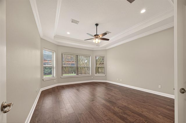 51 English Oak Court, Lake Jackson, TX 77566