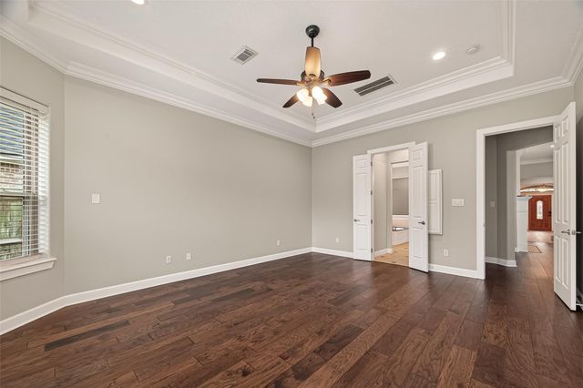 51 English Oak Court, Lake Jackson, TX 77566