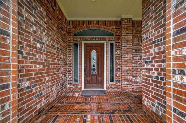 51 English Oak Court, Lake Jackson, TX 77566