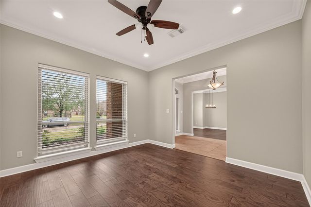 51 English Oak Court, Lake Jackson, TX 77566