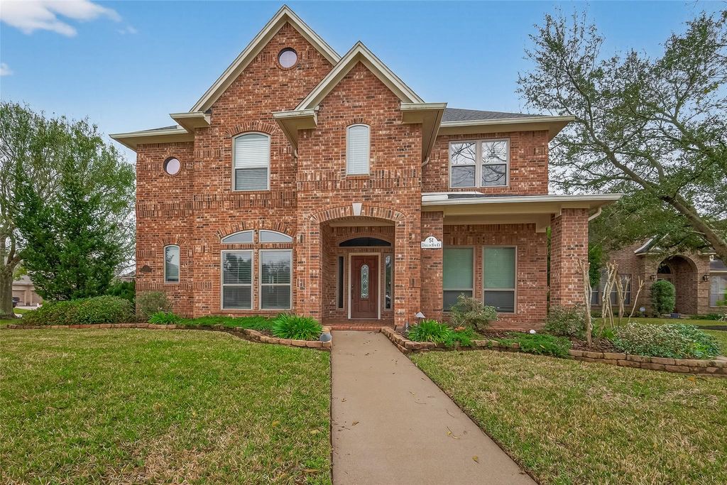 51 English Oak Court, Lake Jackson, TX 77566