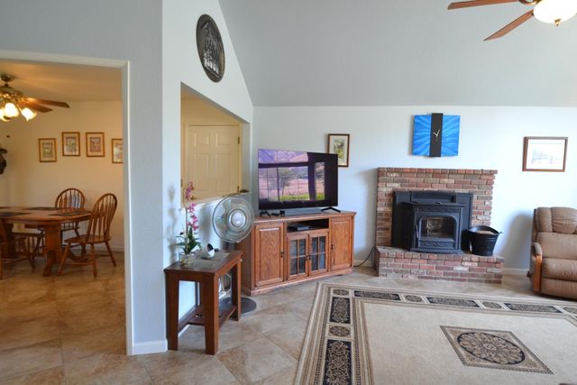 7221 Lupine Drive, Sanger, CA 93657
