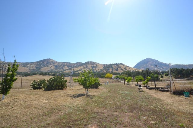 7221 Lupine Drive, Sanger, CA 93657