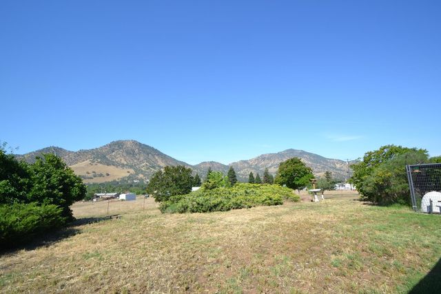 7221 Lupine Drive, Sanger, CA 93657