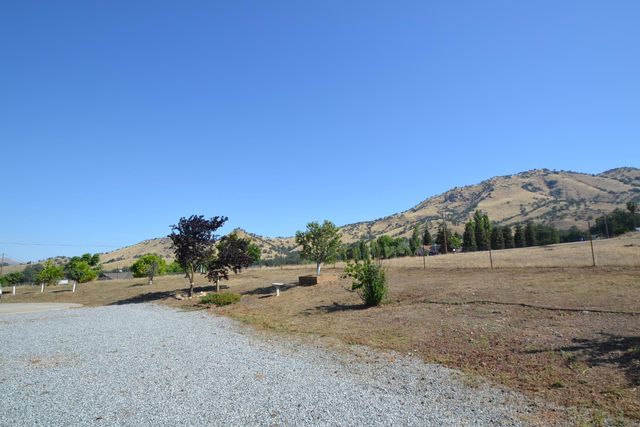 7221 Lupine Drive, Sanger, CA 93657