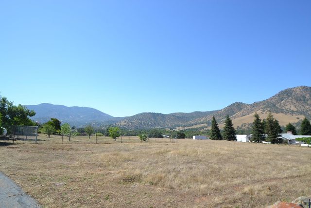 7221 Lupine Drive, Sanger, CA 93657