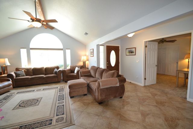 7221 Lupine Drive, Sanger, CA 93657