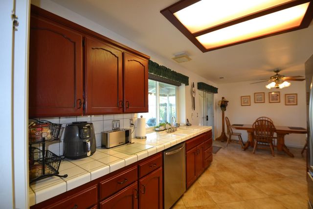 7221 Lupine Drive, Sanger, CA 93657