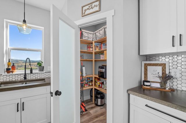 842 U Valley Westside Rd, Colville, WA 99114