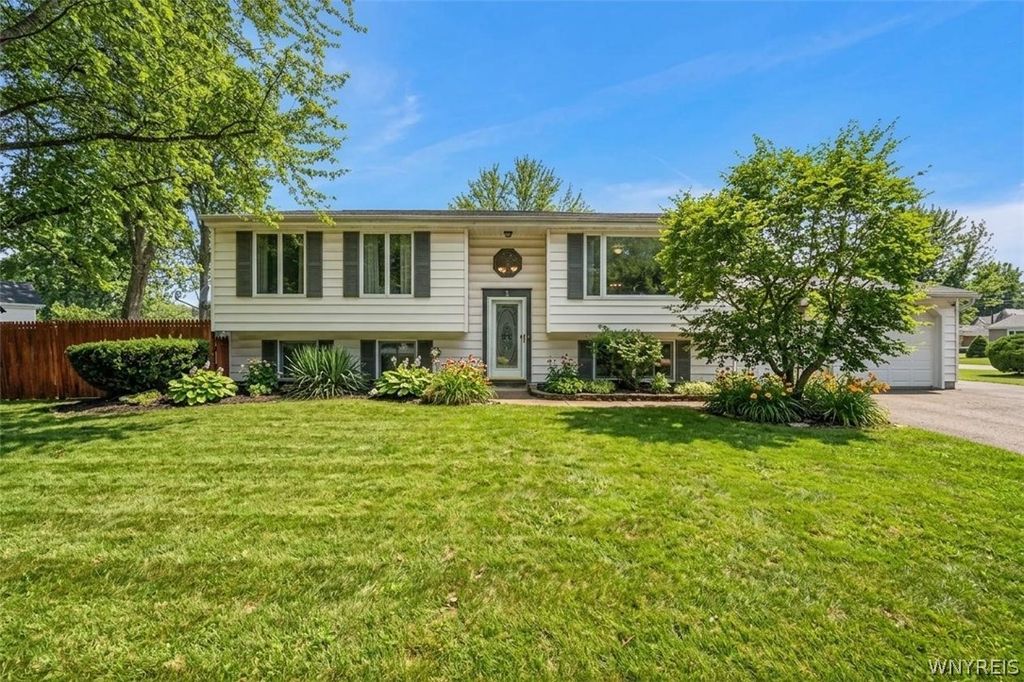 36 Altair Drive, Amherst, NY 14068