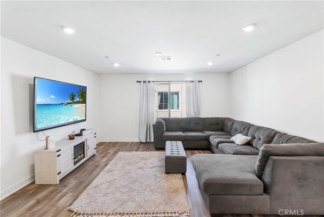 466 N Glenwood, Rialto, CA 92376