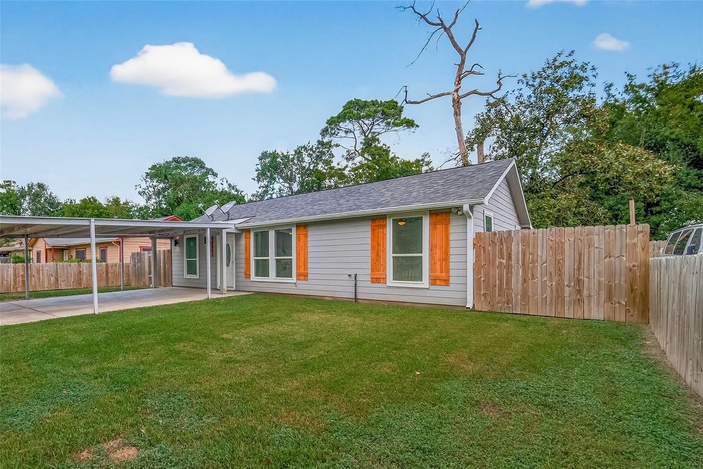 9037 Linda Vista Road, Houston, TX 77078