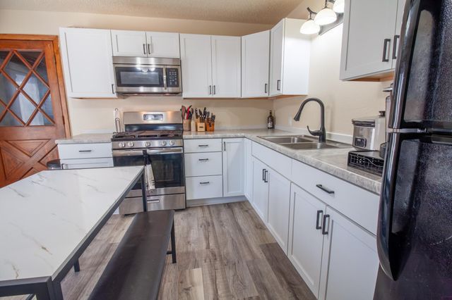 200 Center Avenue W, Deer Creek, MN 56527