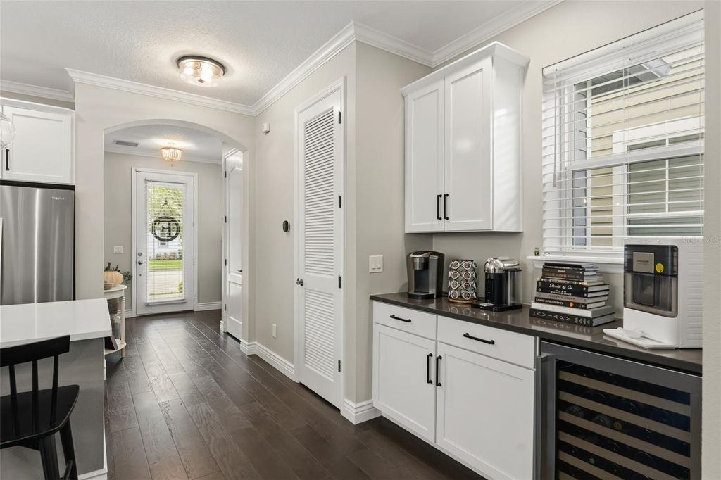 Image 5 of property listing at 8189 LAUREATE BOULEVARD, Orlando, FL 32827