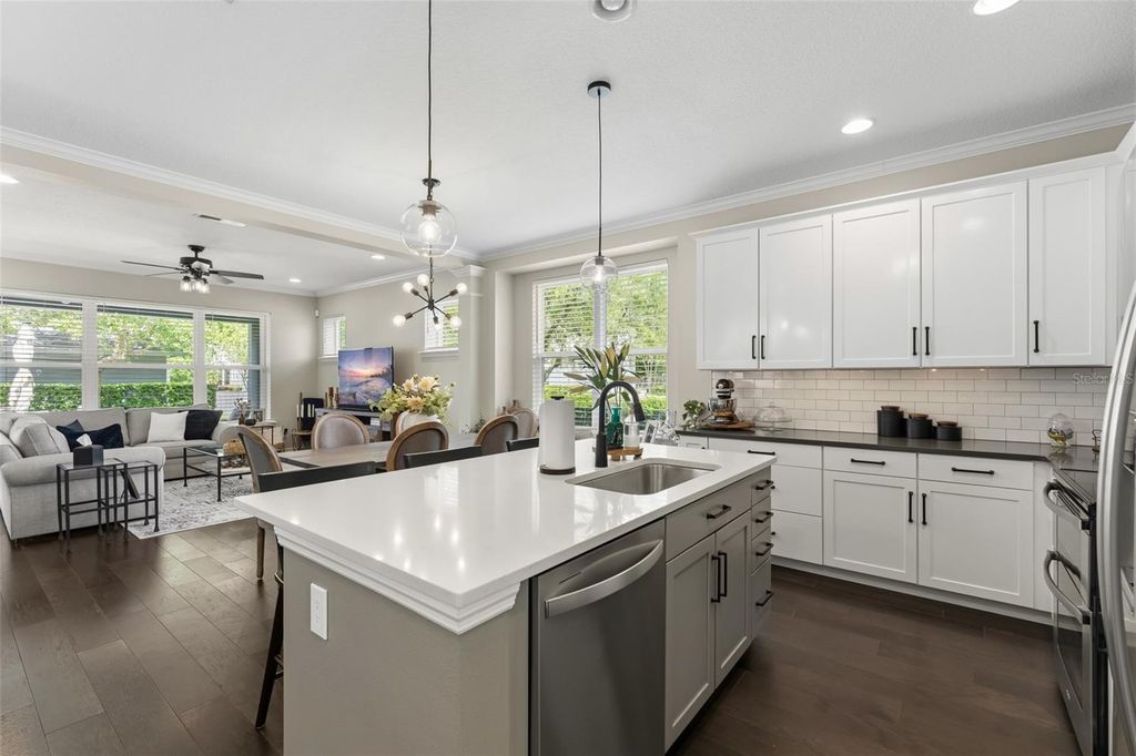 Image 9 of property listing at 8189 LAUREATE BOULEVARD, Orlando, FL 32827