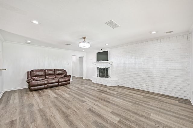 212 E Castle Harbour, Friendswood, TX 77546