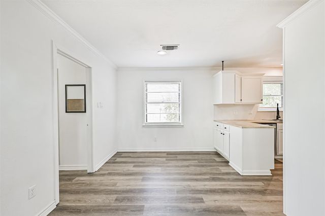 212 E Castle Harbour, Friendswood, TX 77546