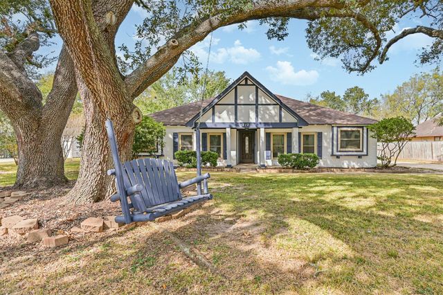 212 E Castle Harbour, Friendswood, TX 77546