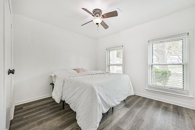 212 E Castle Harbour, Friendswood, TX 77546