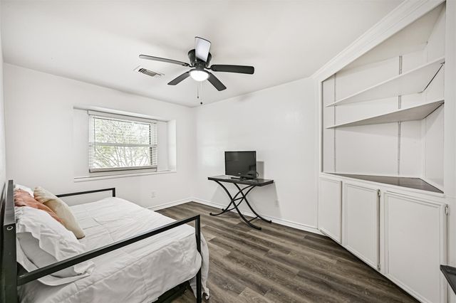 212 E Castle Harbour, Friendswood, TX 77546